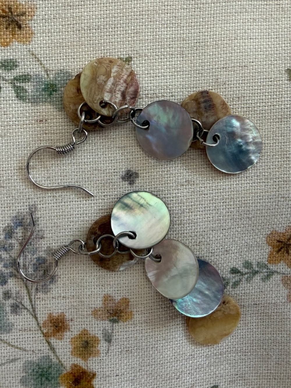 EUC Vintage Bohemian Multi-Layer Shell Dangle Earrings Iridescent Pearl Discs